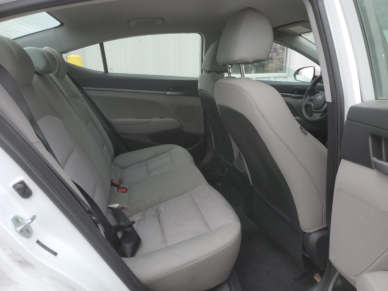 2017 Hyundai Elantra - Image 10