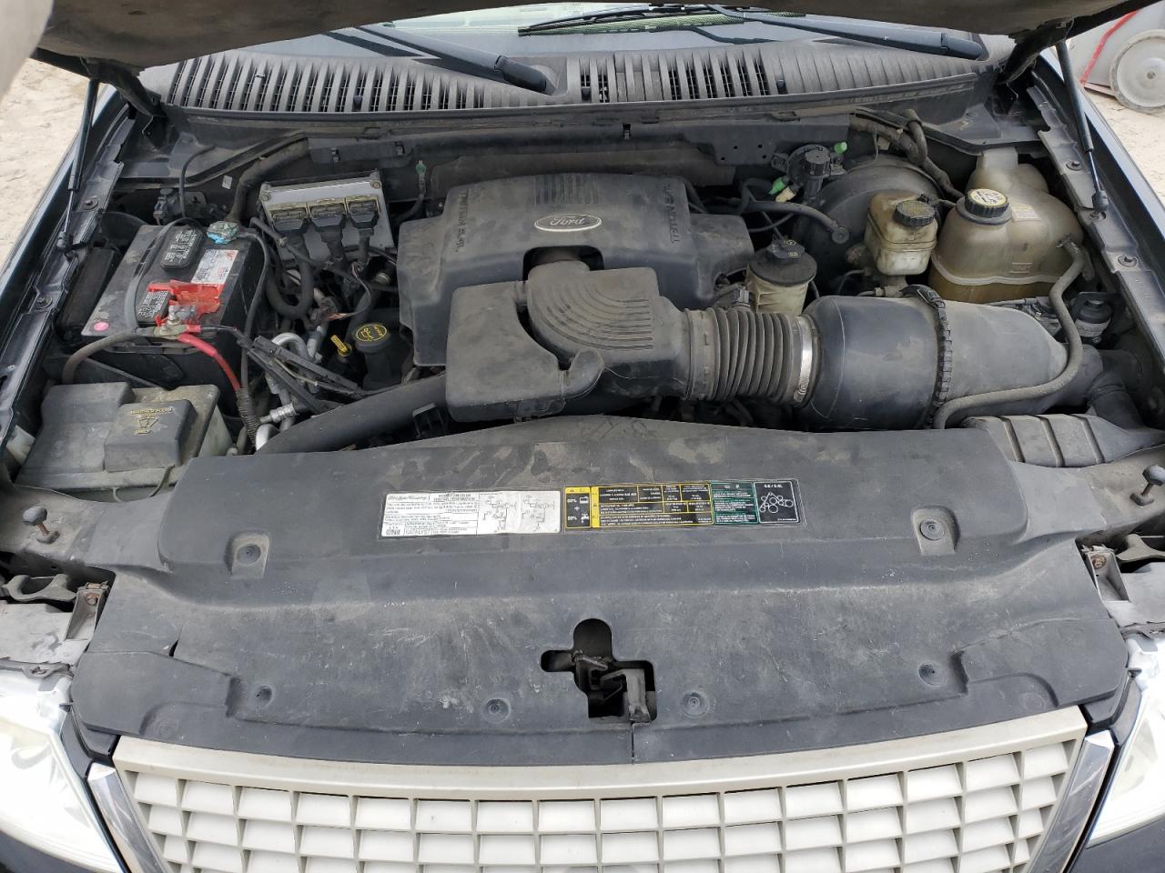 2004 Ford Expedition - Image 13