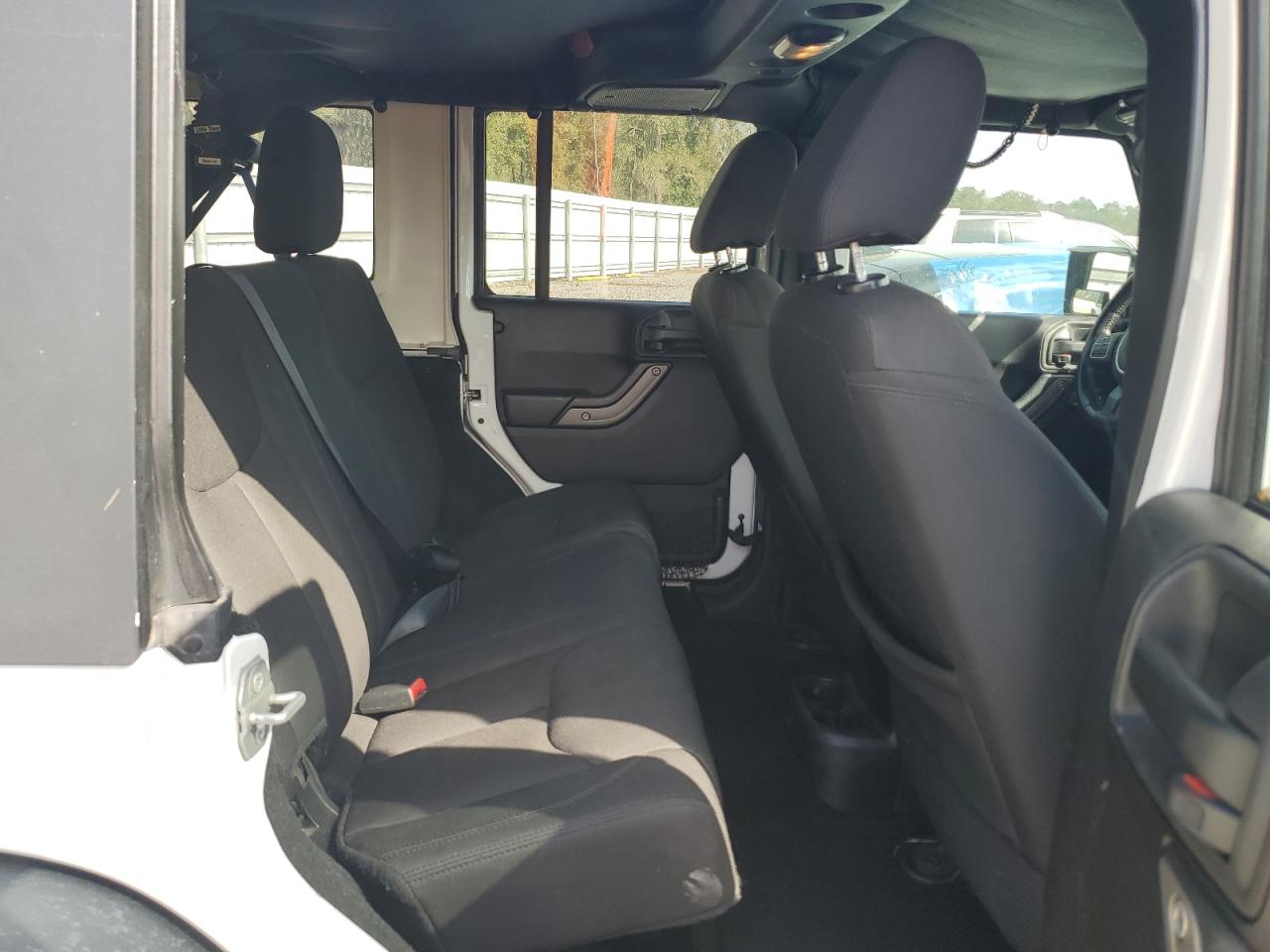 2016 Jeep Wrangler - Image 10