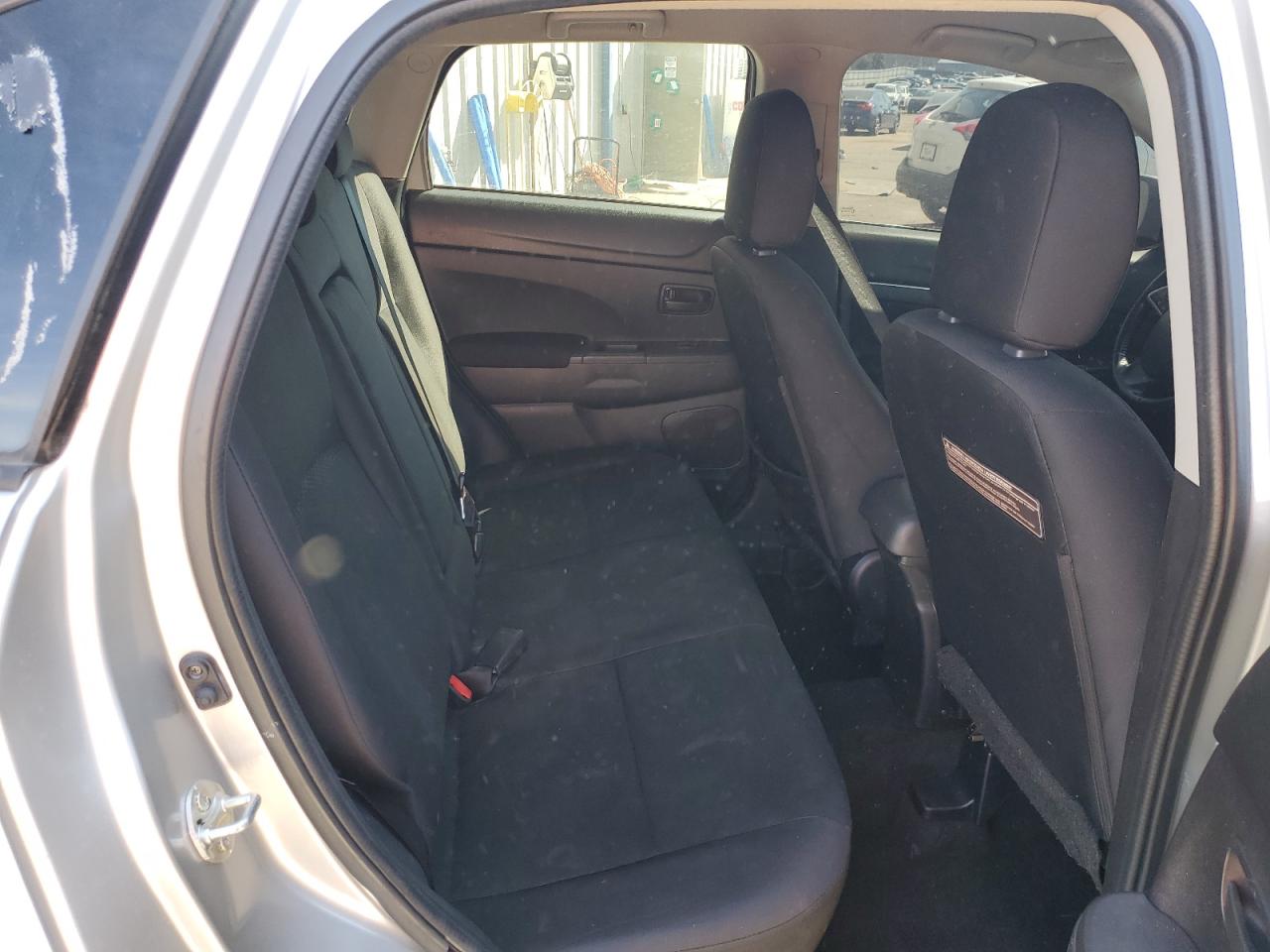 2015 Mitsubishi Outlander - Image 11