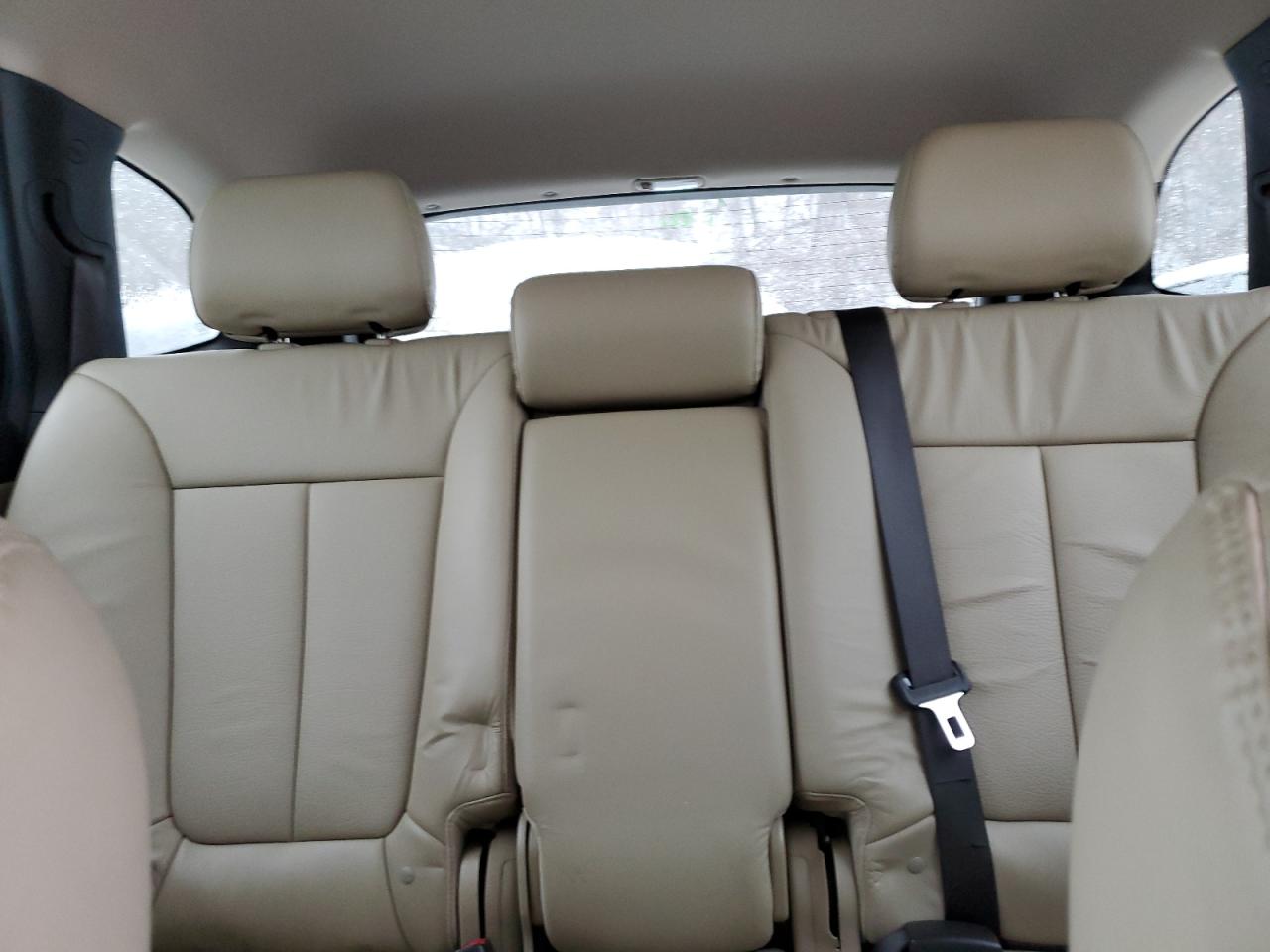 2011 Hyundai Santa Fe - Image 10