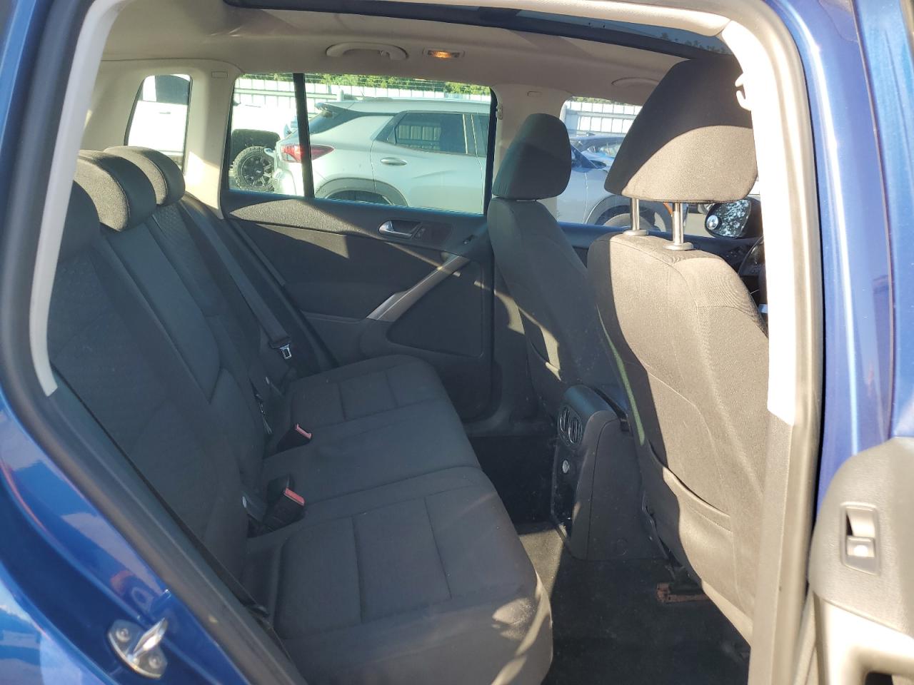 2009 Volkswagen Tiguan - Image 11