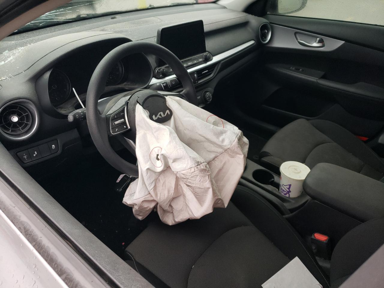 2024 Kia Forte - Image 8
