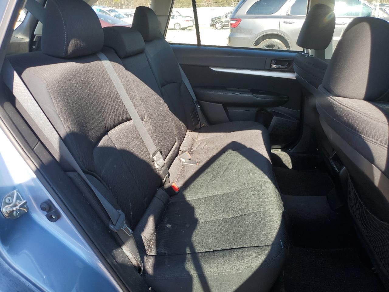 2010 Subaru Outback - Image 10