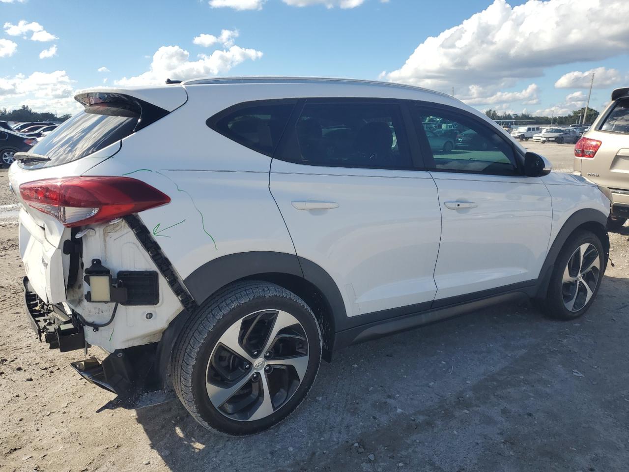 2016 Hyundai Tucson - Image 3