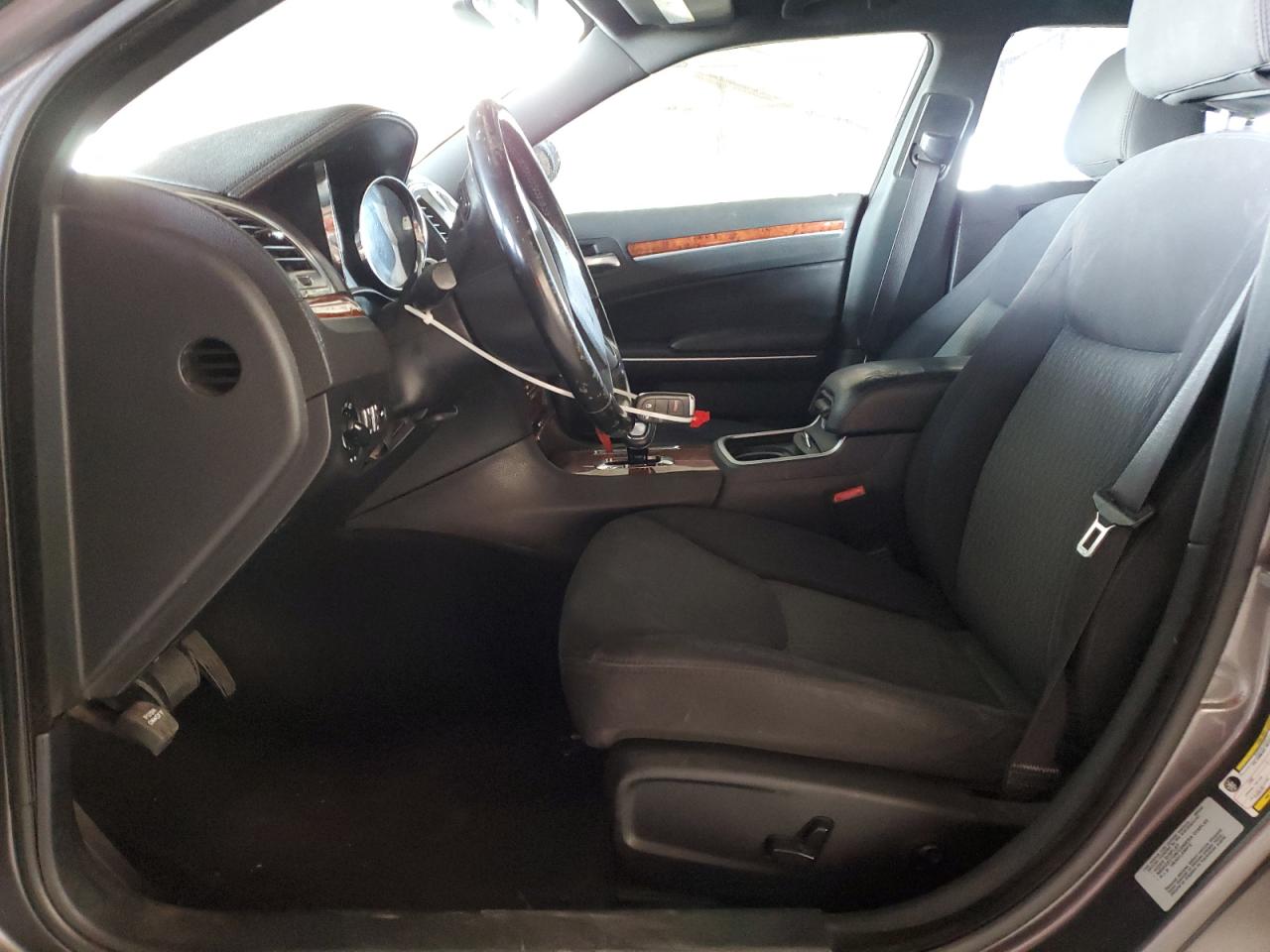 2014 Chrysler 300 - Image 7