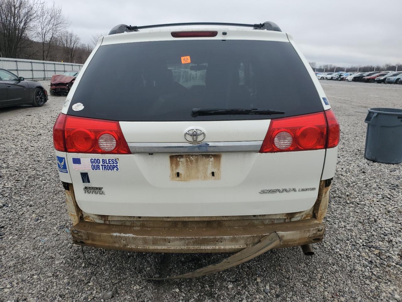 2009 Toyota Sienna - Image 6