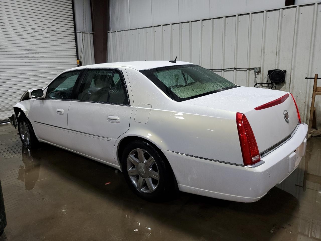 2007 Cadillac DTS - Image 2