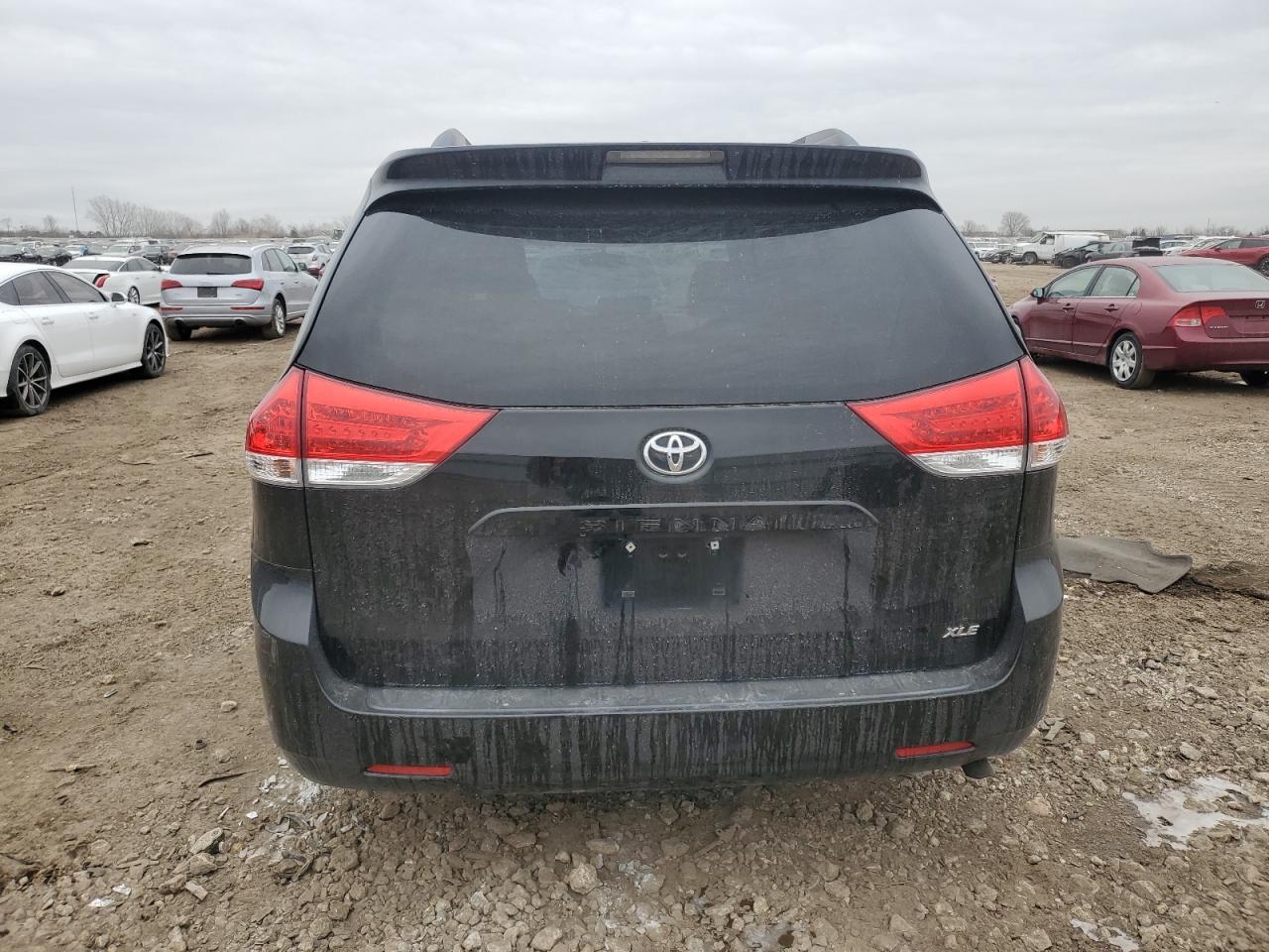 2014 Toyota Sienna - Image 6