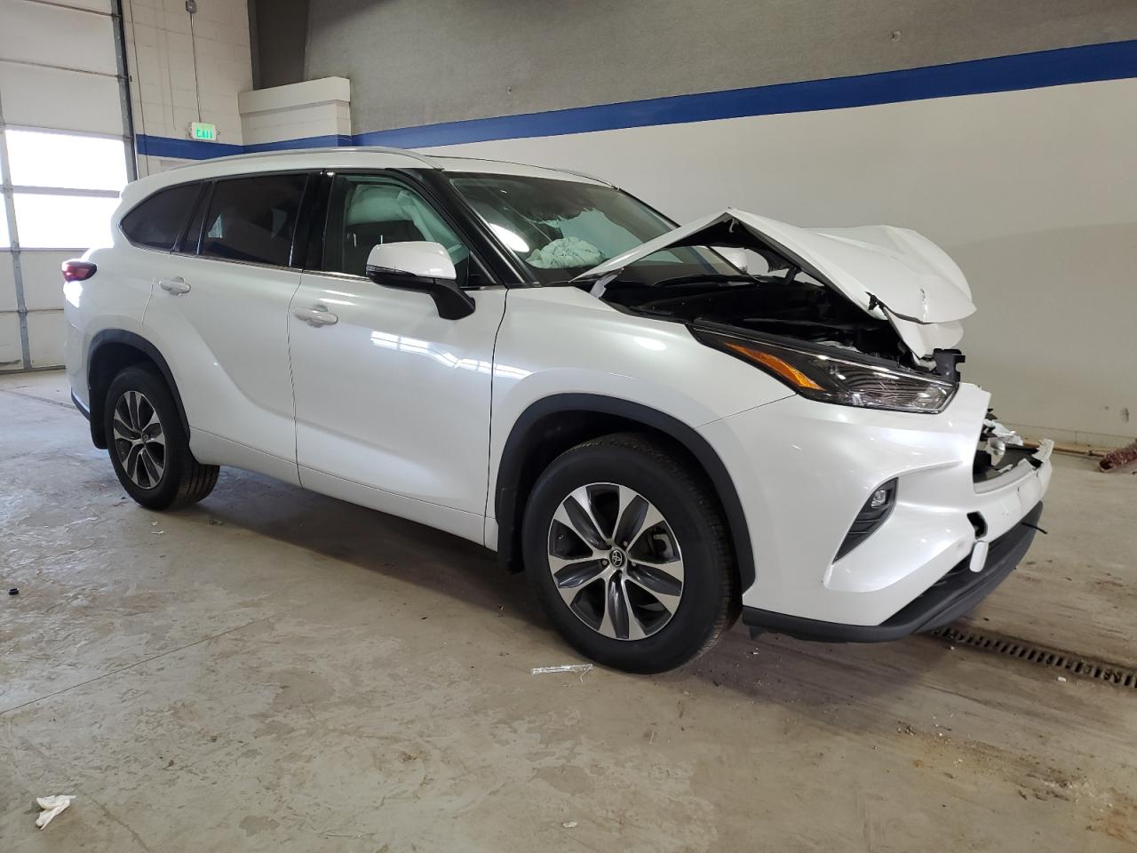 2022 Toyota Highlander - Image 4