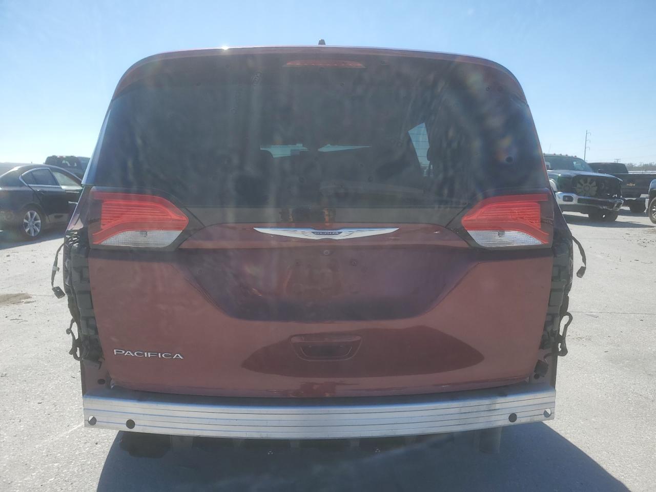 2020 Chrysler Pacifica - Image 6