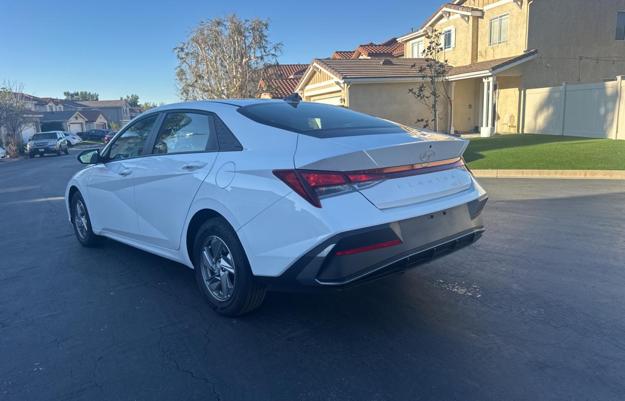 2024 Hyundai Elantra - Image 3
