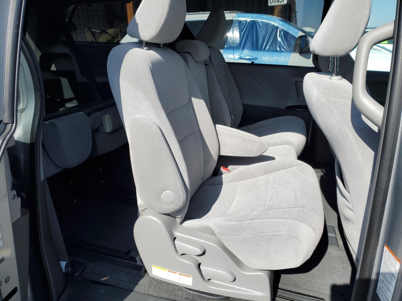 2015 Toyota Sienna - Image 11