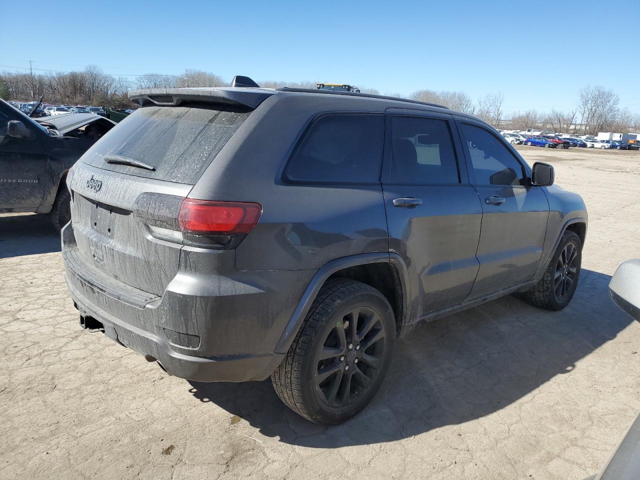 2017 Jeep Grand Cherokee - Image 3