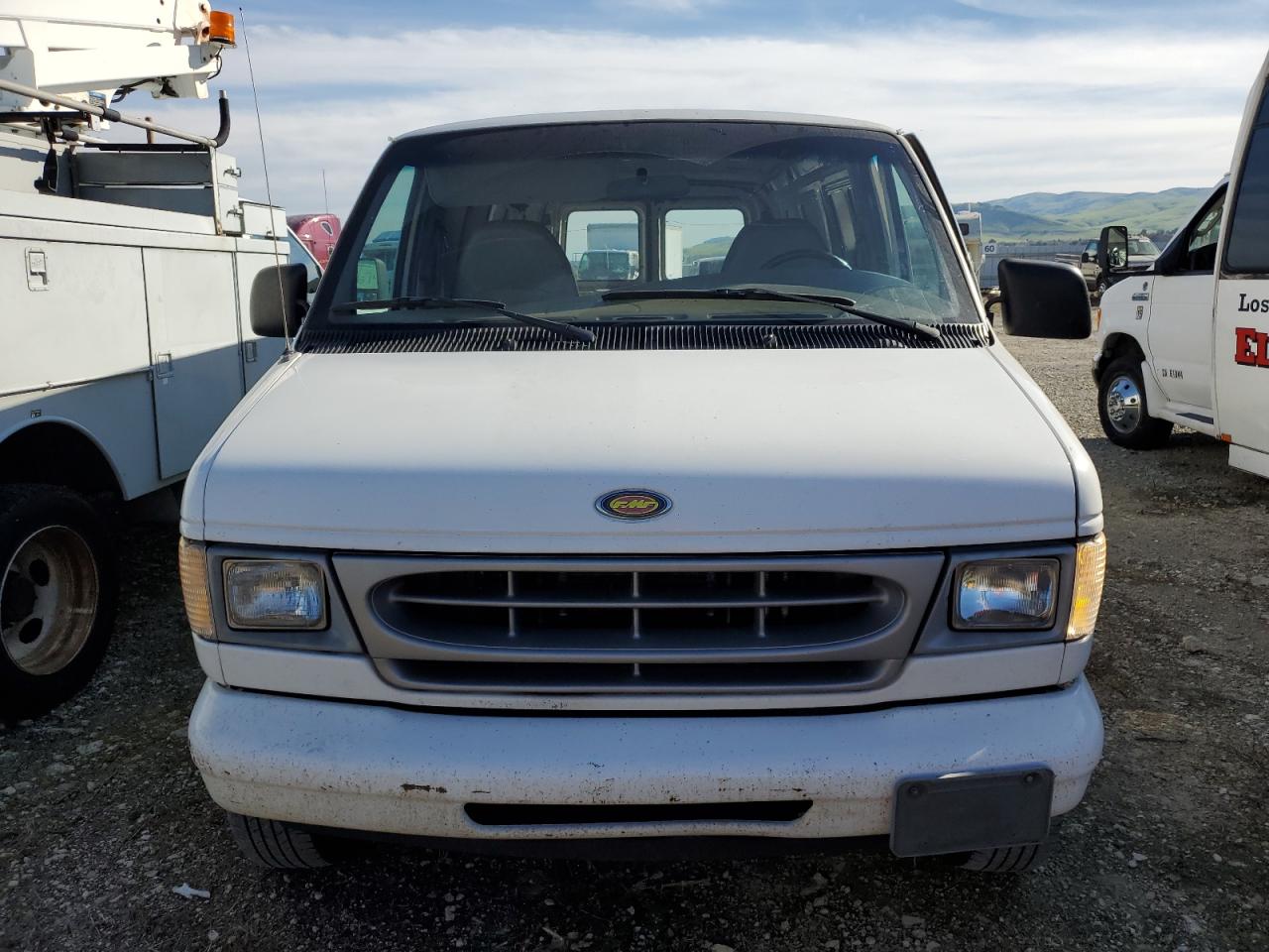 2000 Ford Econoline - Image 5