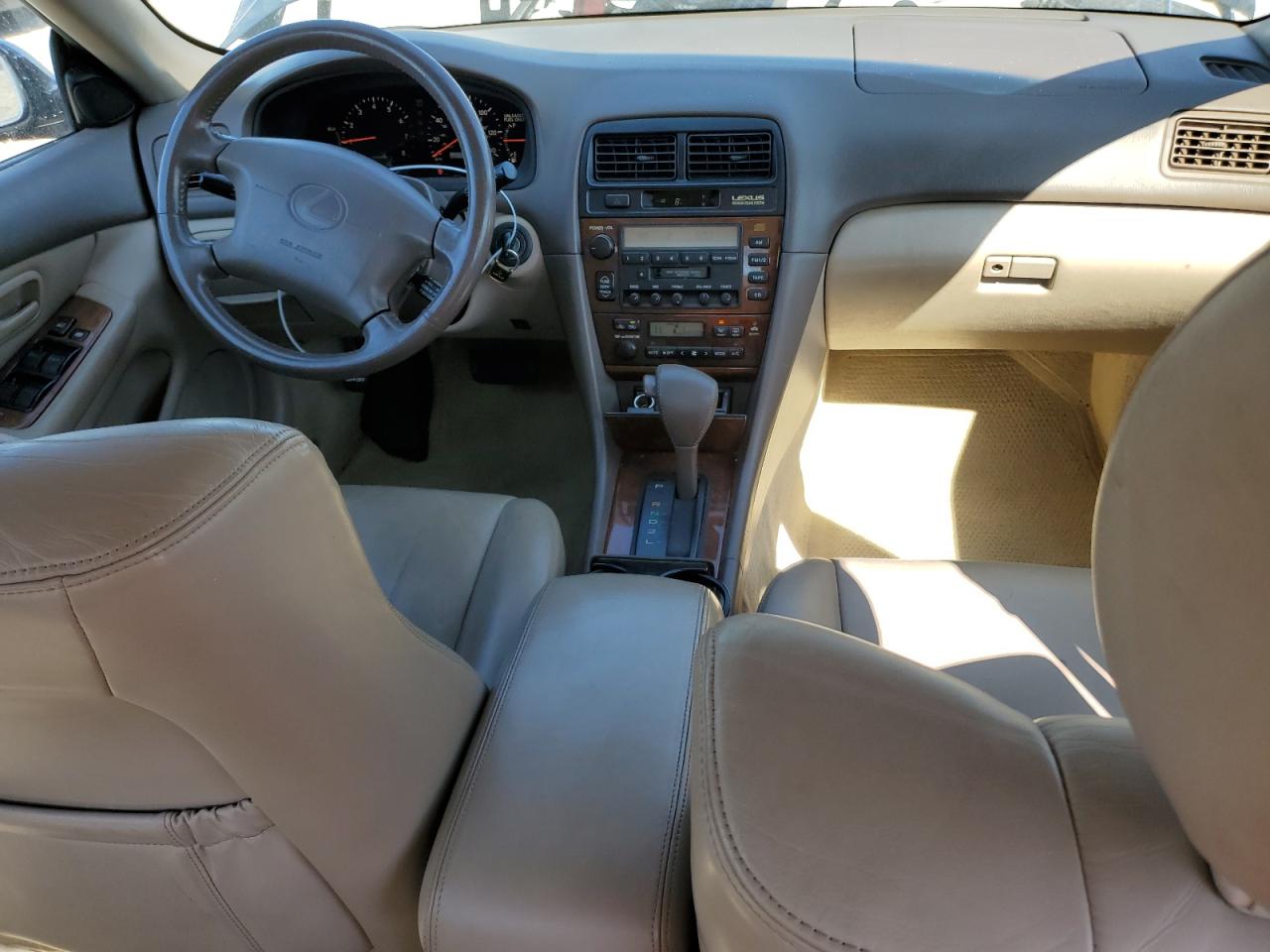 2000 Lexus ES - Image 8