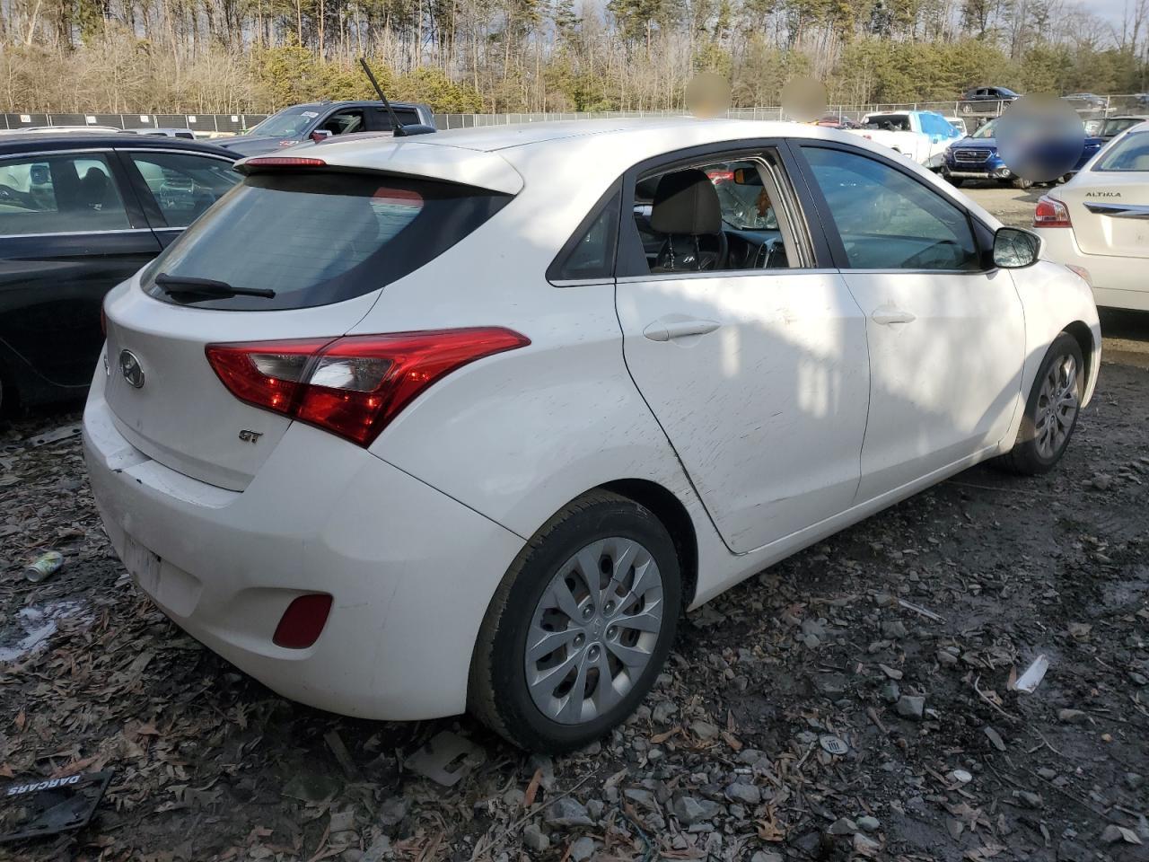 2017 Hyundai Elantra - Image 3