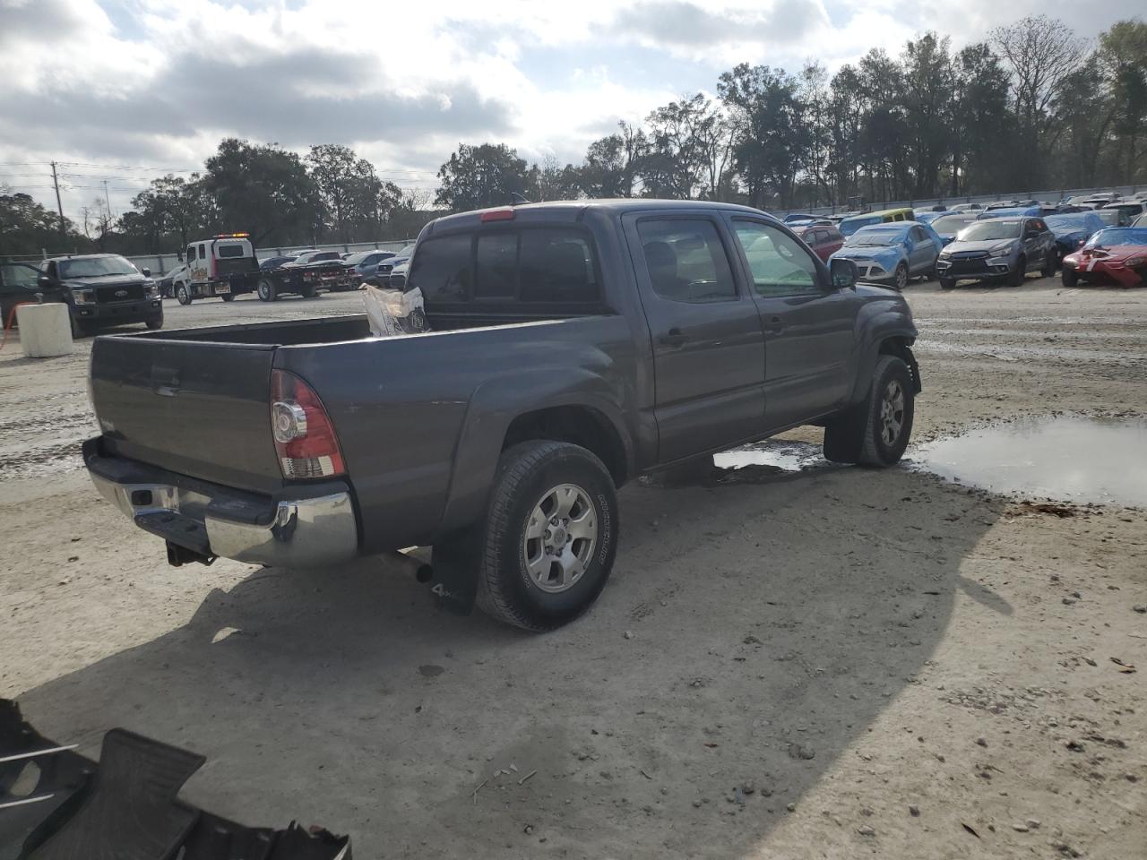 2015 Toyota Tacoma - Image 3