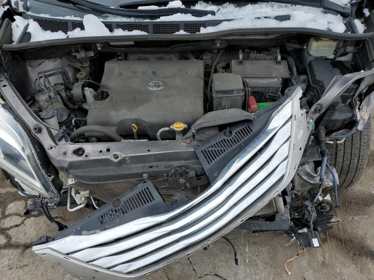 2015 Toyota Sienna - Image 13