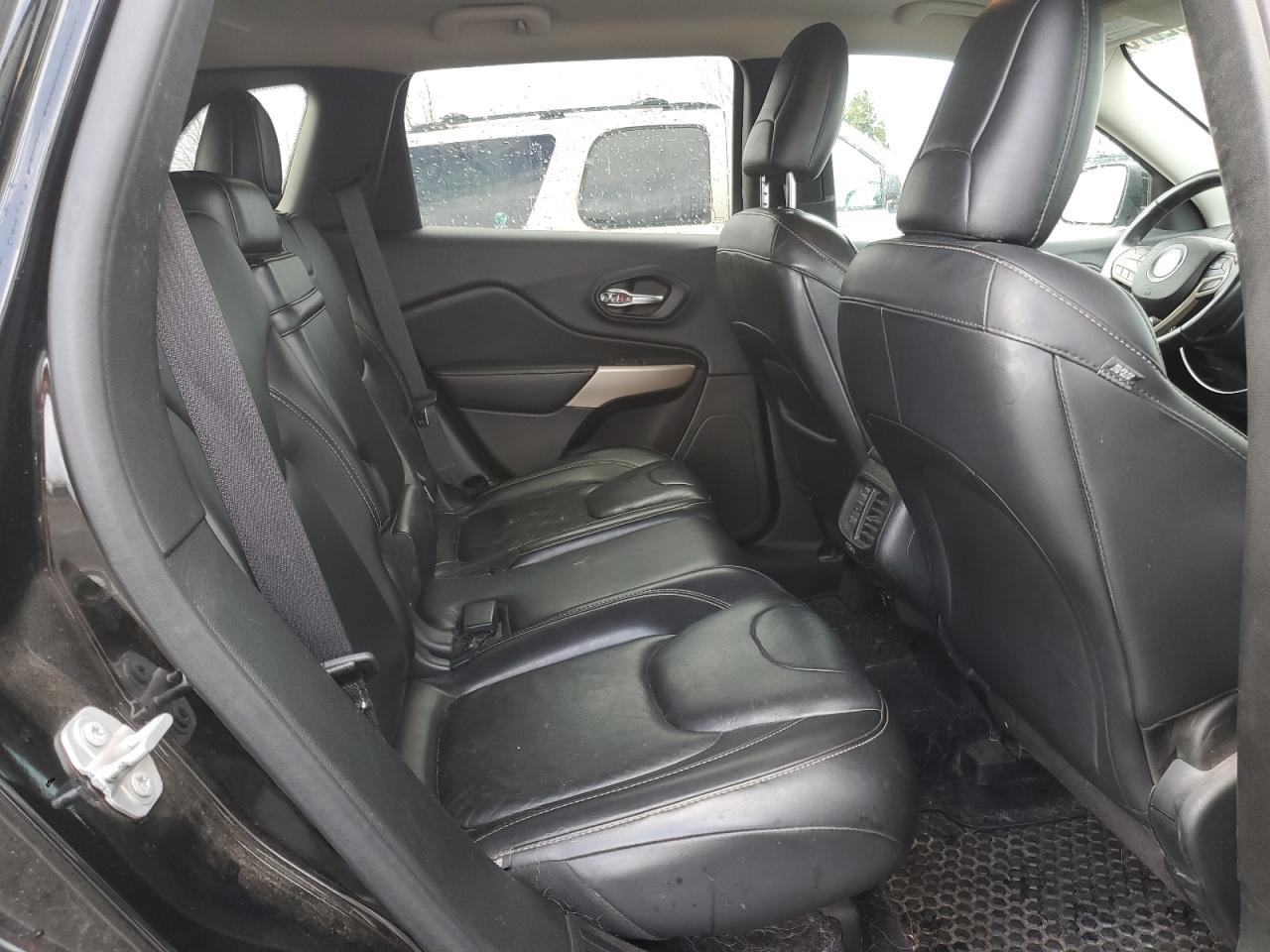 2017 Jeep Grand Cherokee - Image 11