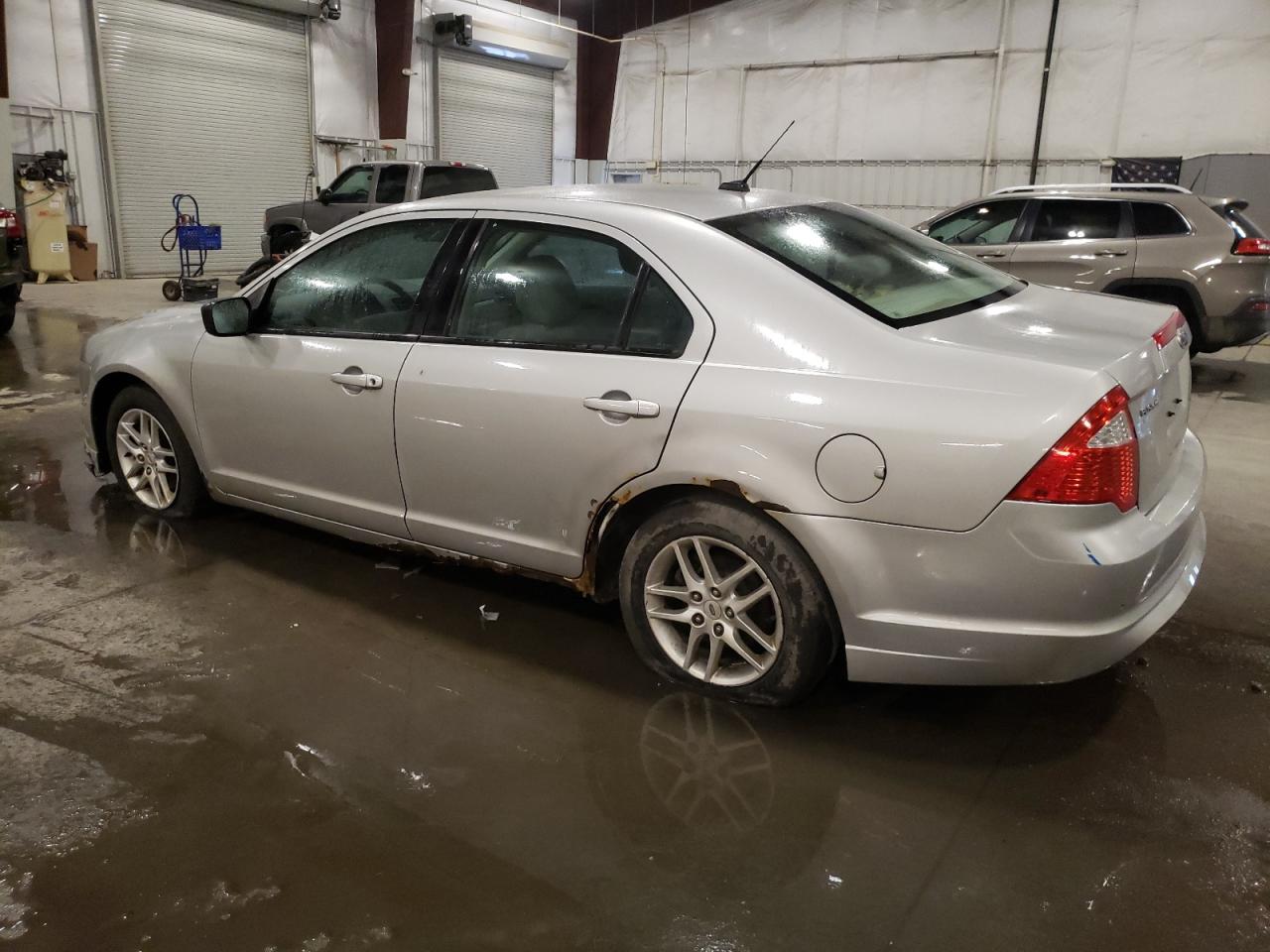 2010 Ford Fusion - Image 2