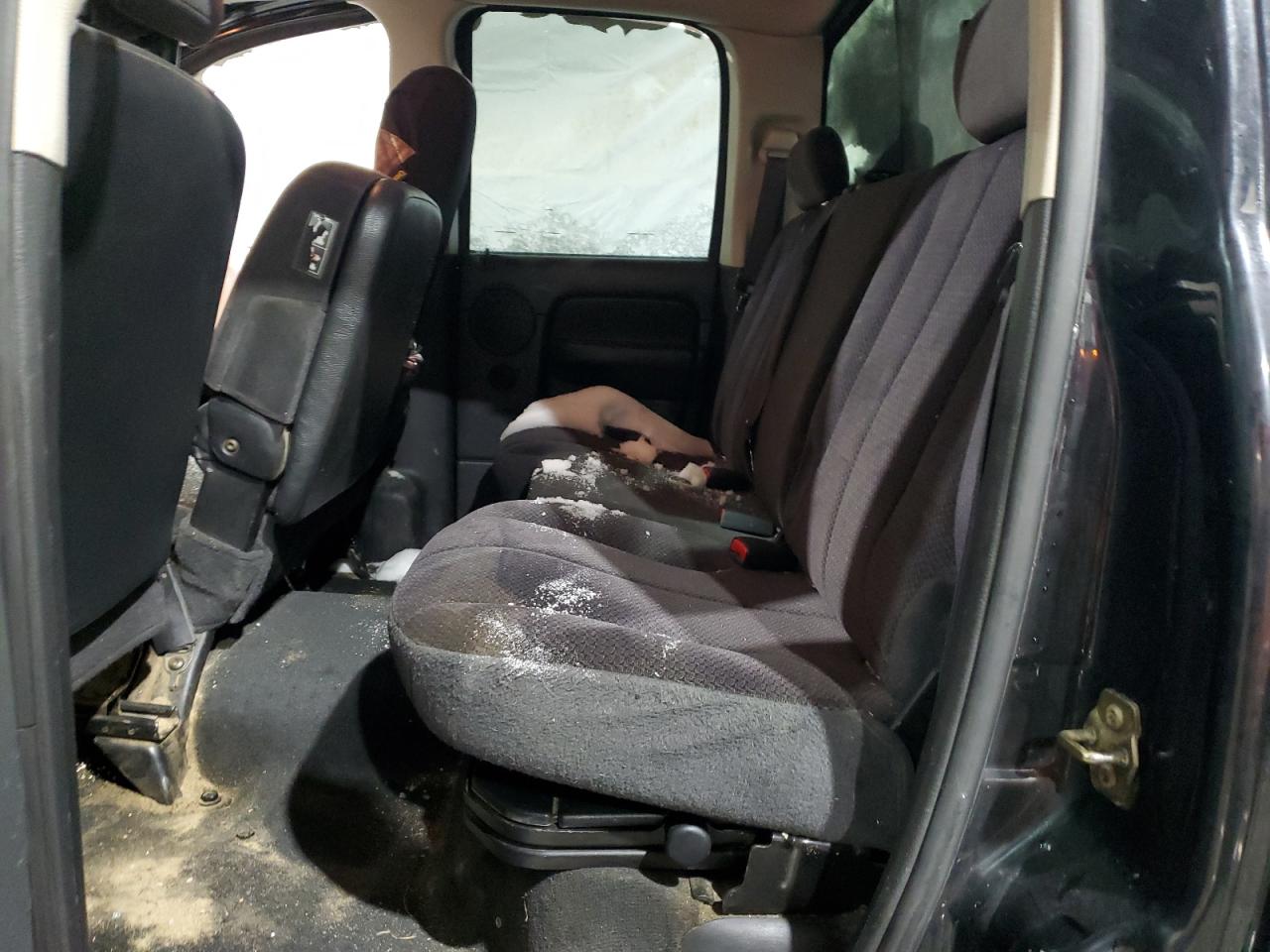 2004 Dodge RAM - Image 11