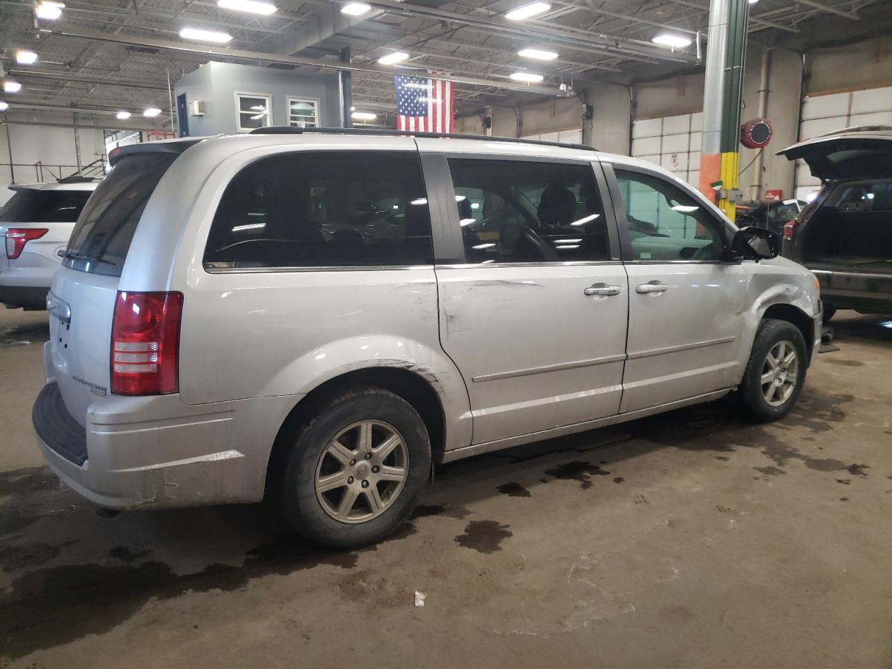 2010 Chrysler Town & Country - Image 3