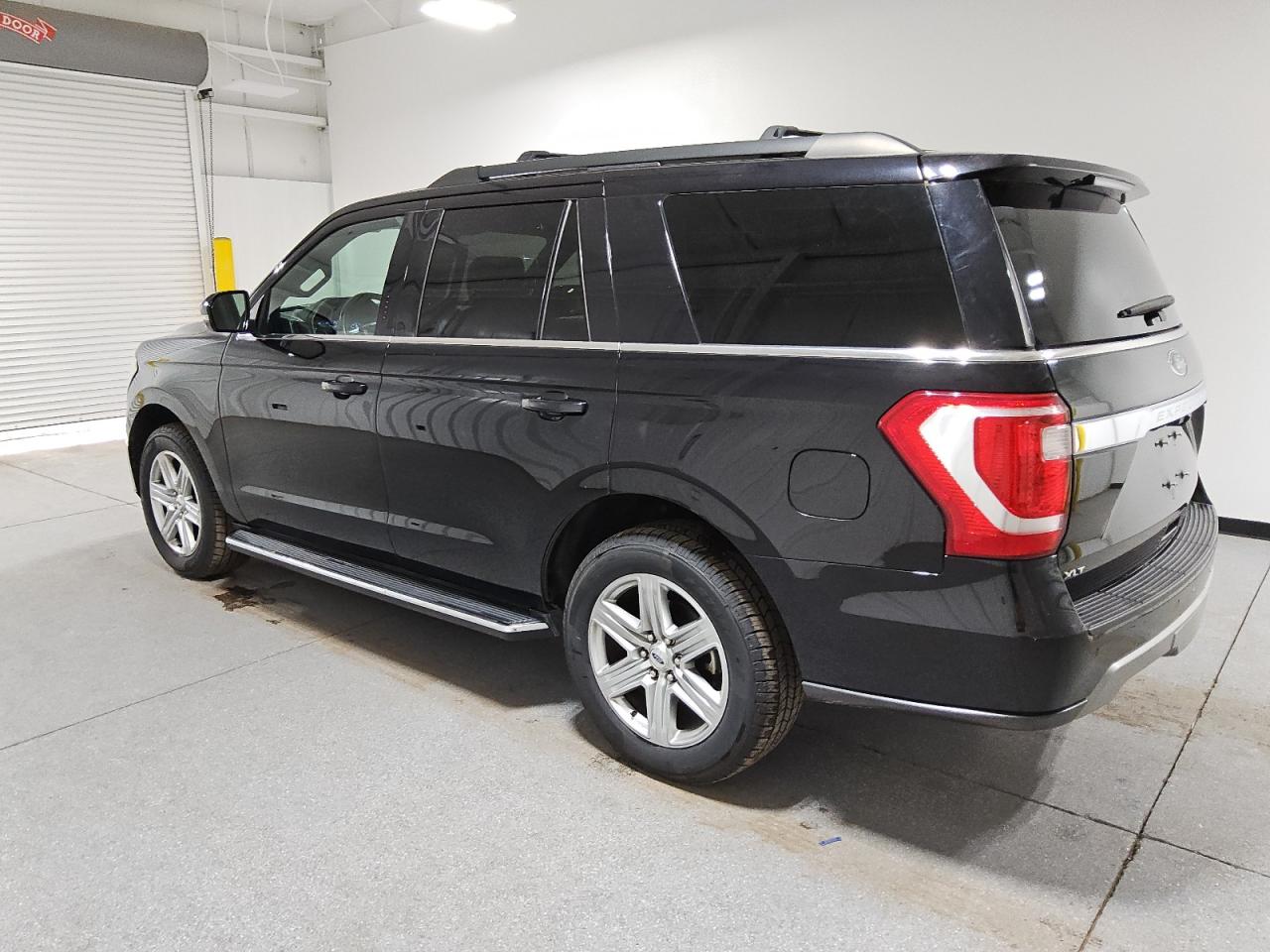 2019 Ford Expedition - Image 2
