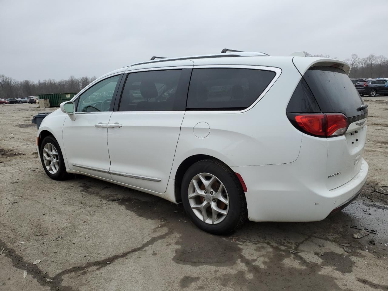 2018 Chrysler Pacifica - Image 2