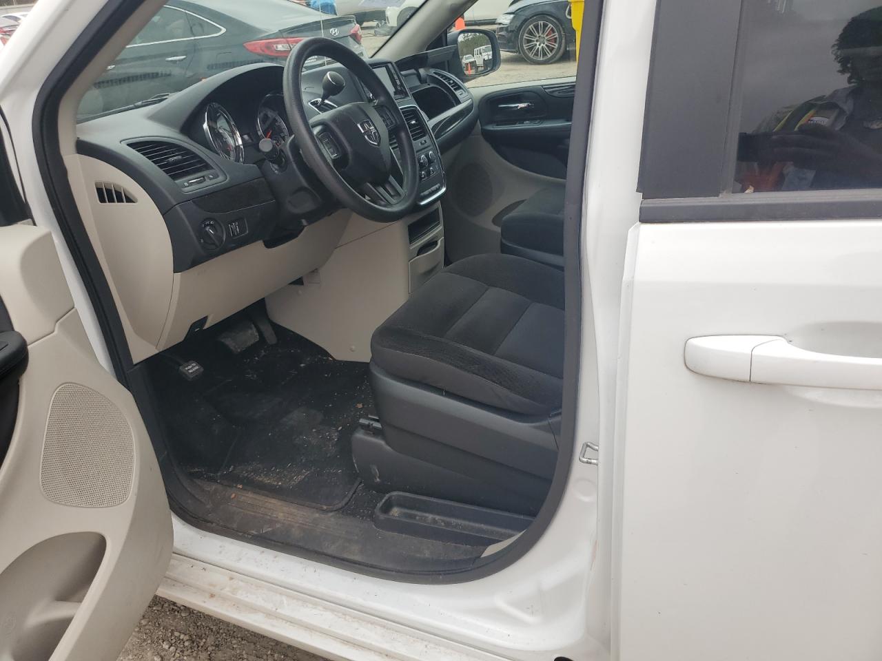 2018 Dodge Caravan - Image 7