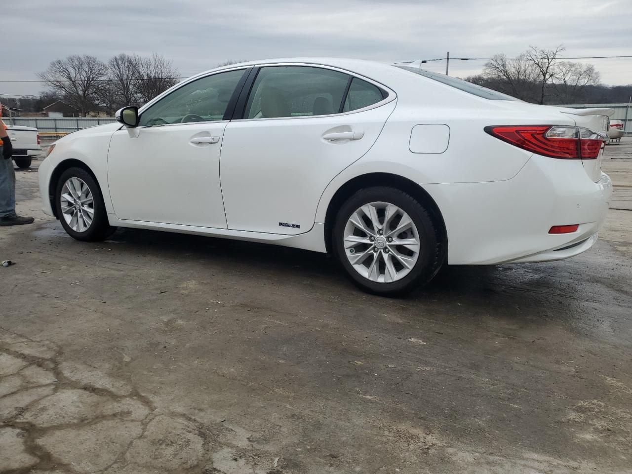 2013 Lexus ES - Image 2