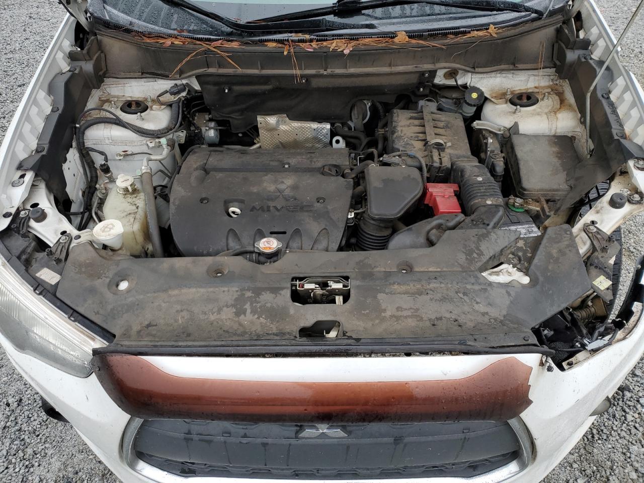 2015 Mitsubishi Outlander - Image 12
