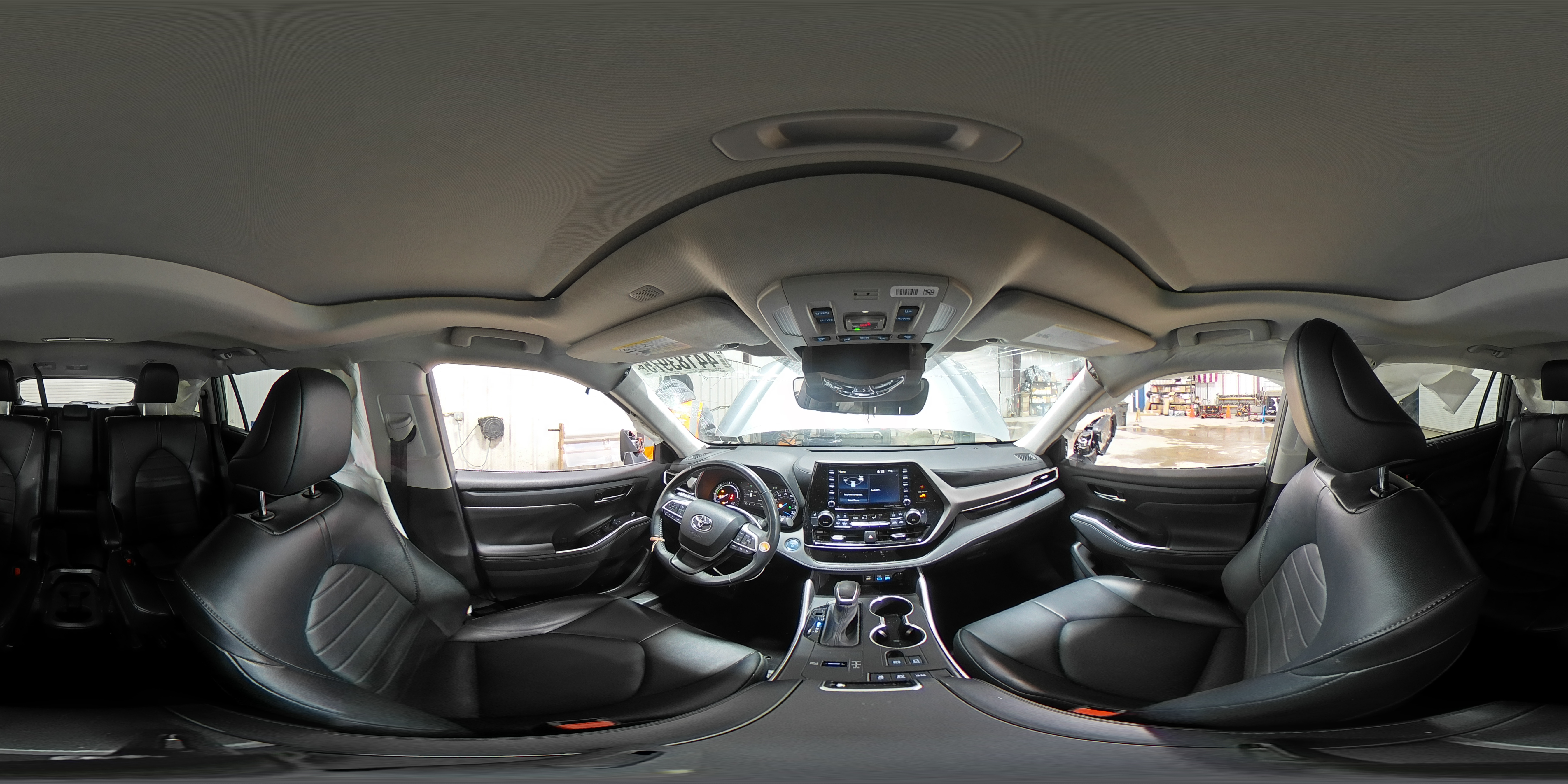2022 Toyota Highlander - Image 14