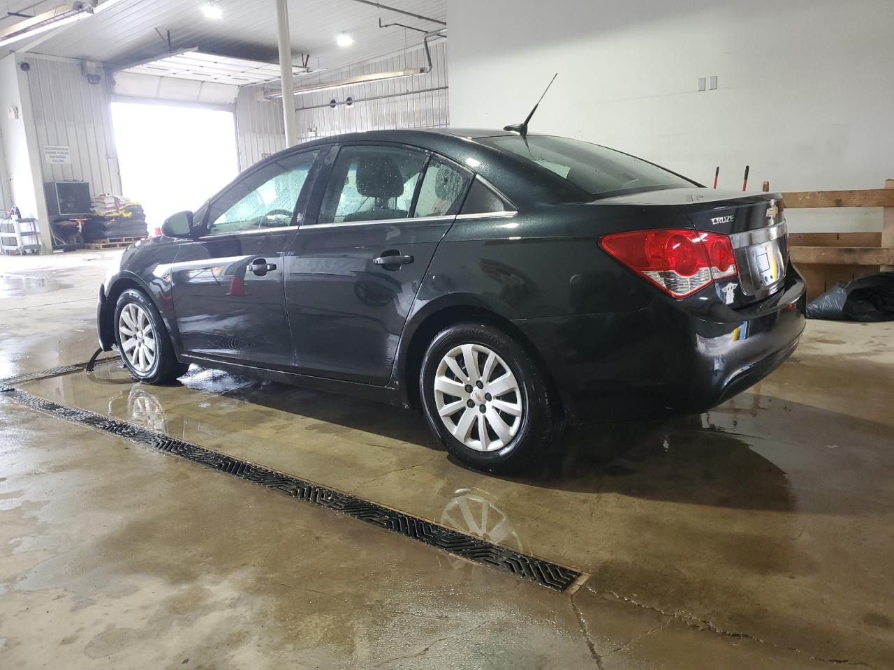 2011 Chevrolet Cruze - Image 2