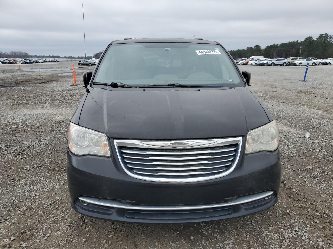 2015 Chrysler Town & Country - Image 5