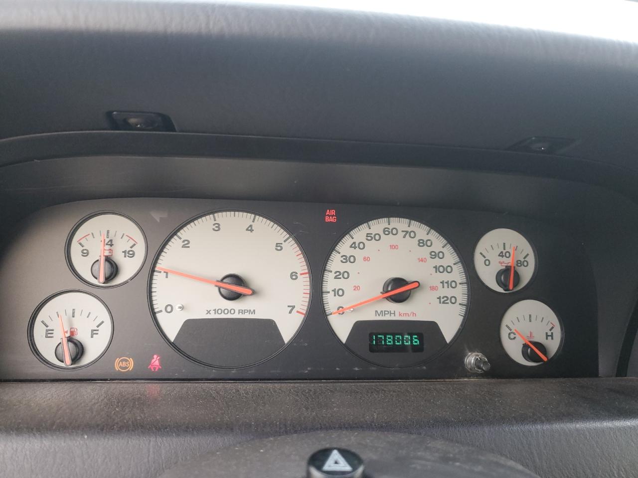 2001 Jeep Grand Cherokee - Image 9