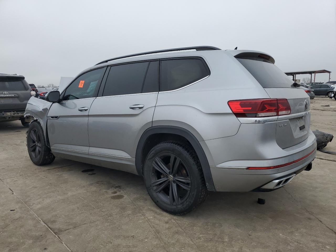 2021 Volkswagen Atlas - Image 2