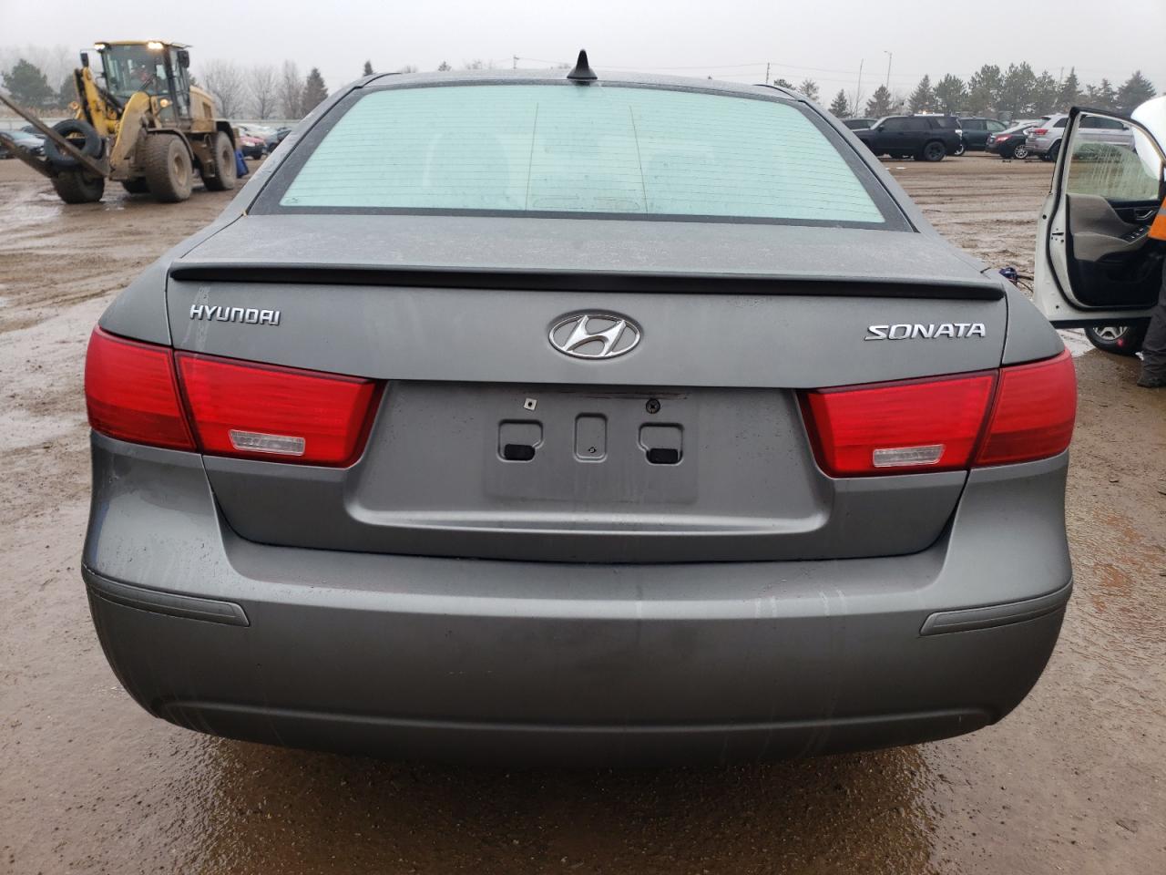 2010 Hyundai Sonata - Image 6