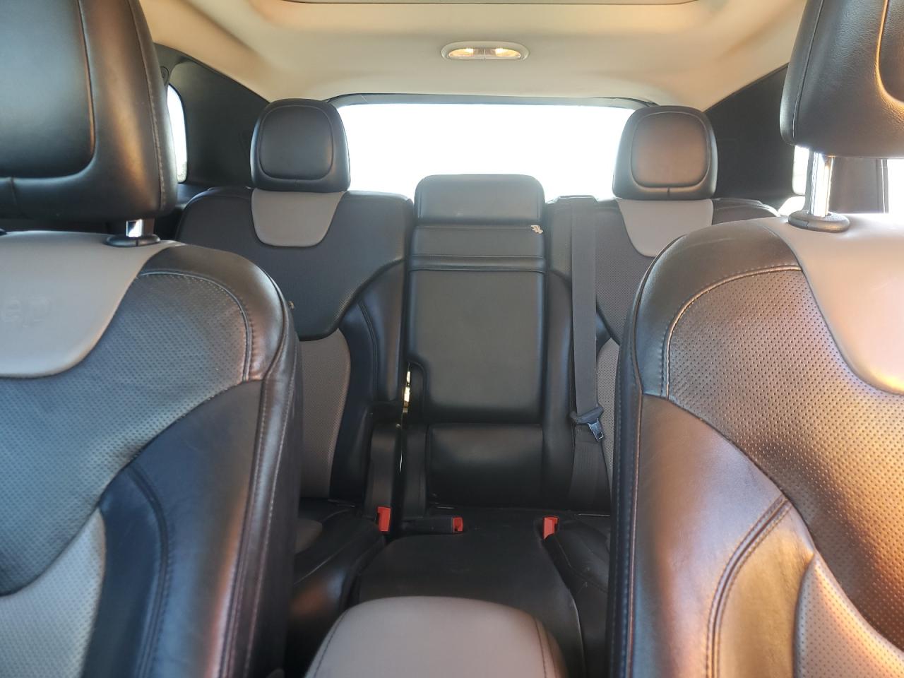 2014 Jeep Grand Cherokee - Image 10