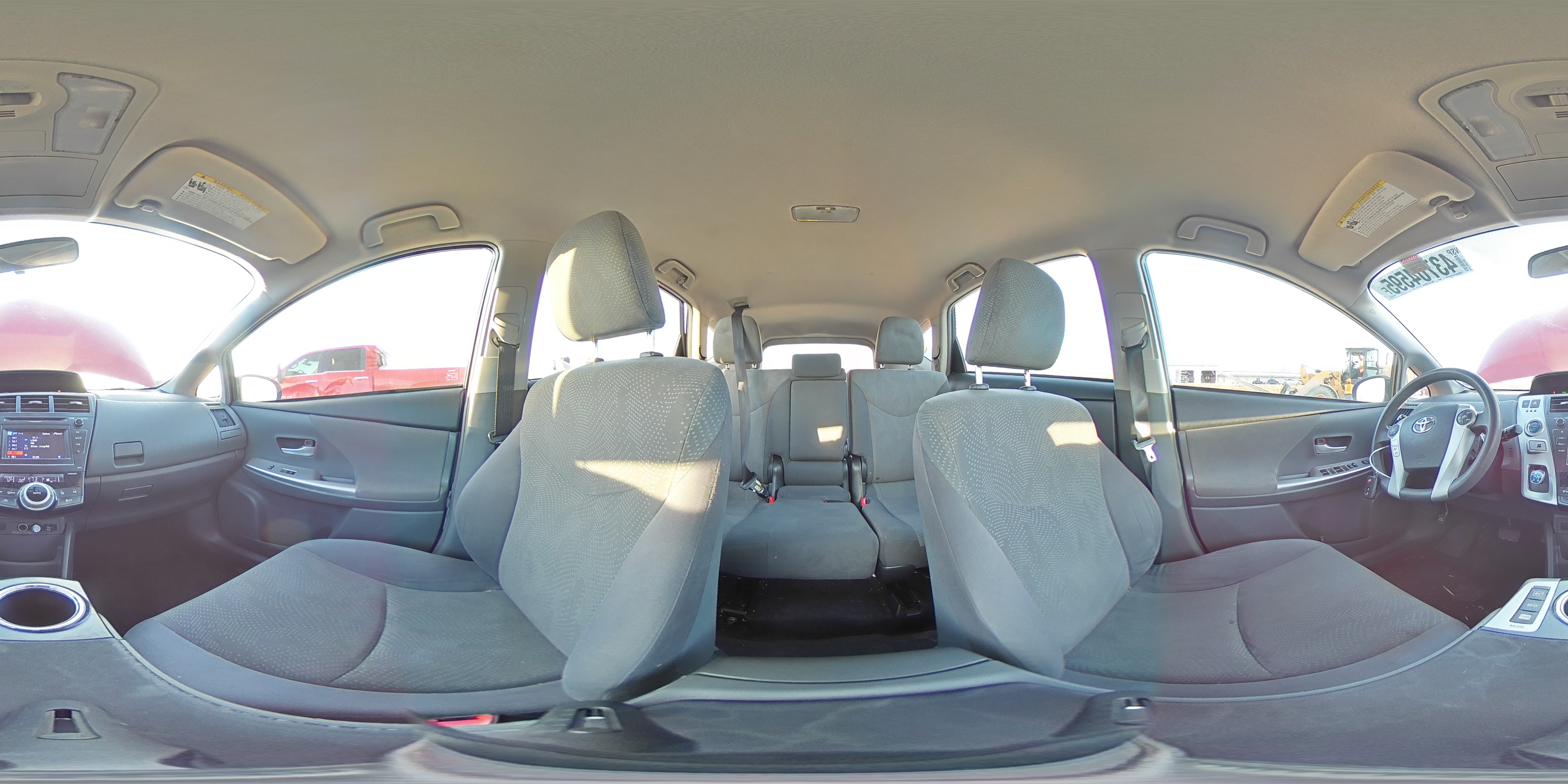 2014 Toyota Prius - Image 13