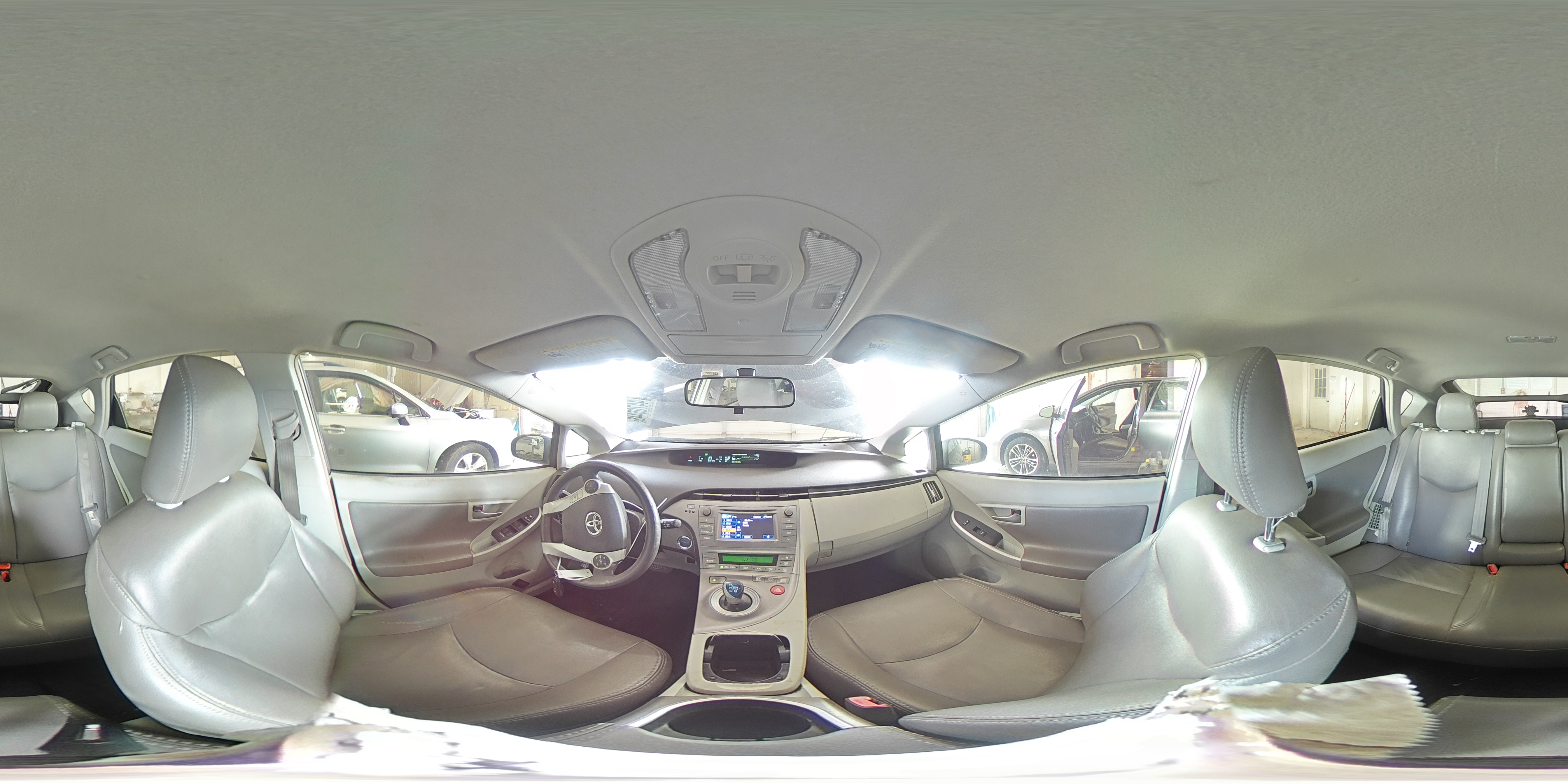 2012 Toyota Prius - Image 14