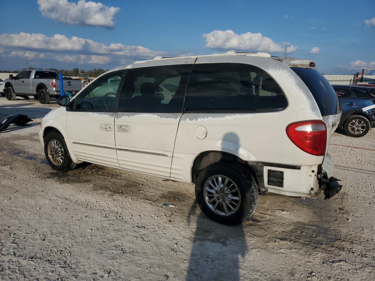2002 Chrysler Town & Country - Image 2