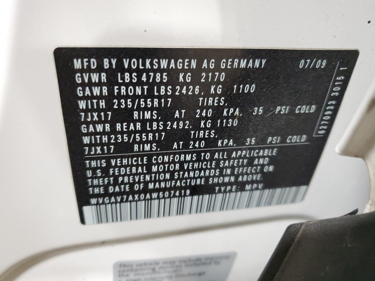 2010 Volkswagen Tiguan - Image 13