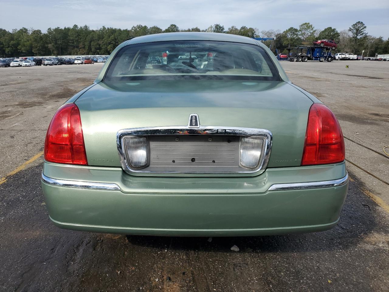 2007 Lincoln Town Car - Image 6