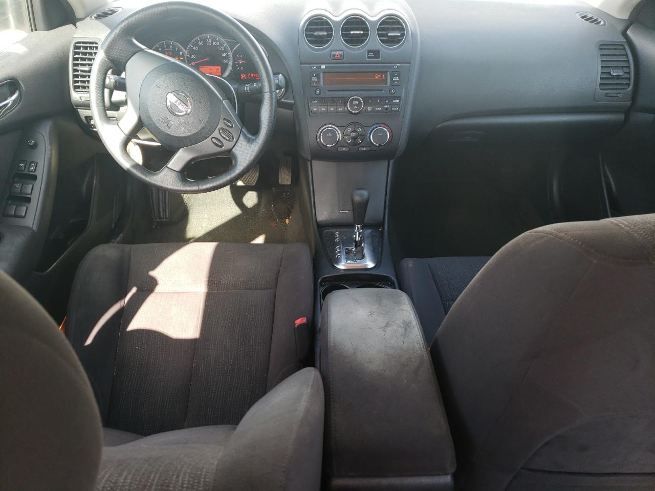 2010 Nissan Altima - Image 8