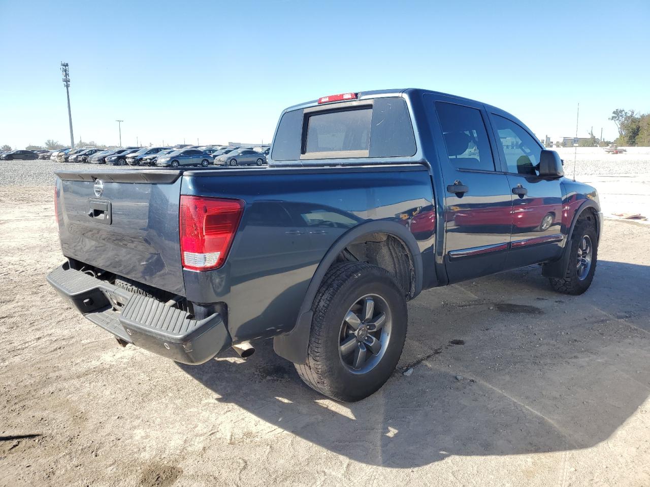 2014 Nissan Titan - Image 3