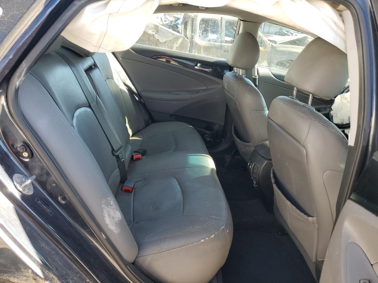2011 Hyundai Sonata - Image 11