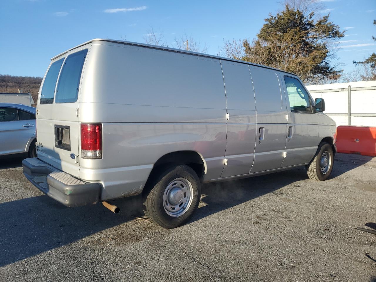 2004 Ford Econoline - Image 3