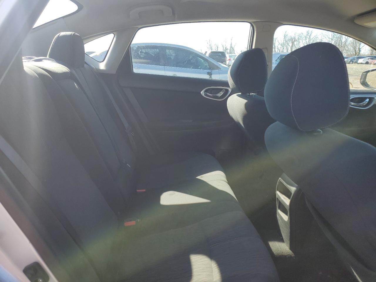 2015 Nissan Sentra - Image 11