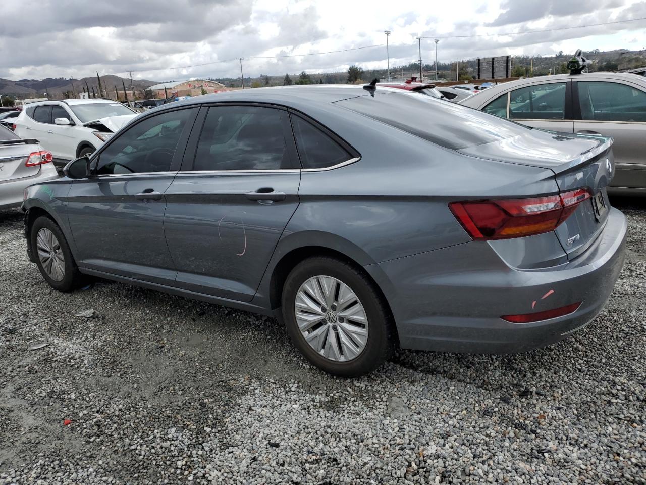 2019 Volkswagen Jetta - Image 2